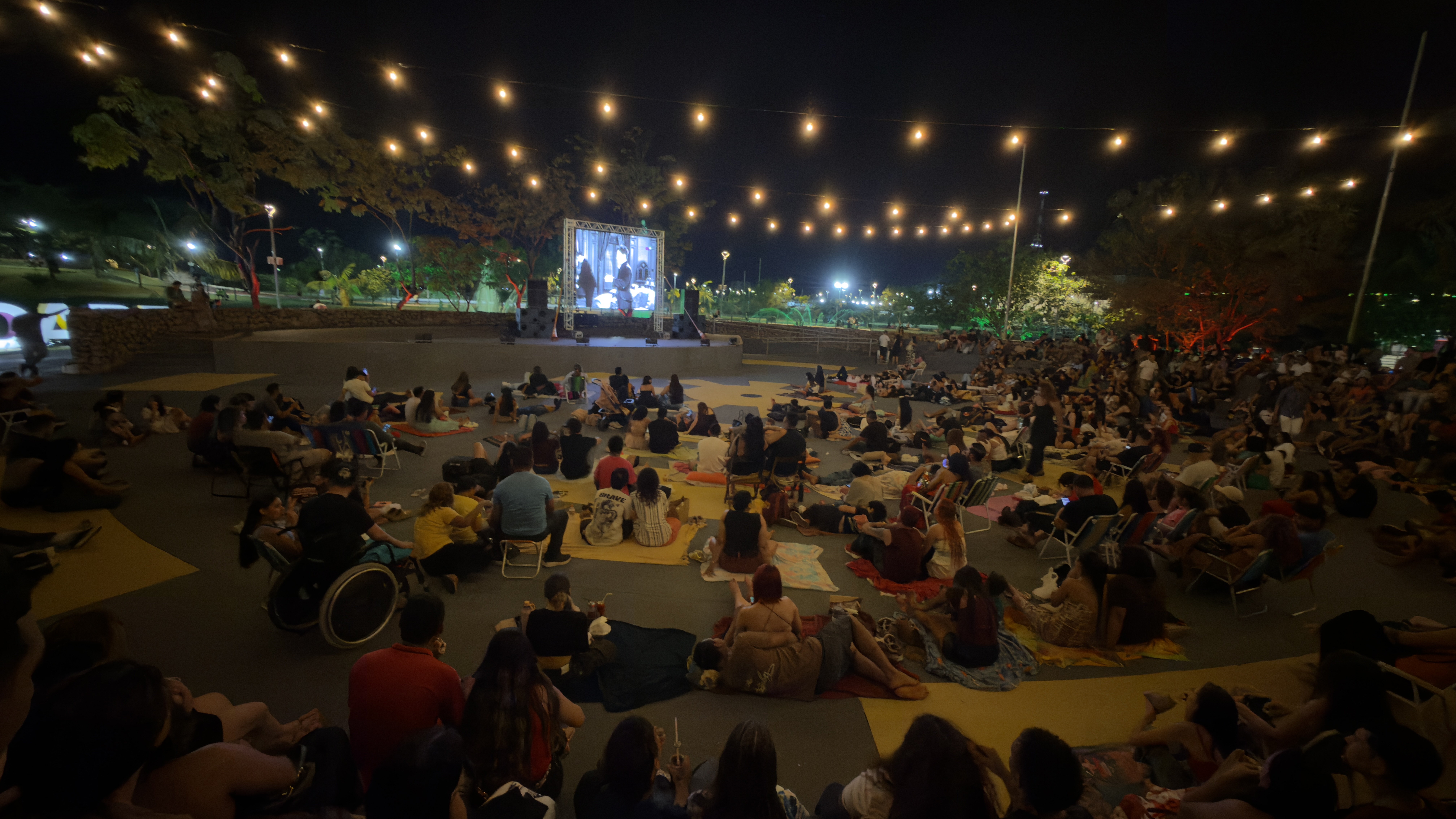 ROMANTISMO - Cinema ao ar livre transforma o Dia dos Namorados em noite inesquecível no Parque da Cidade