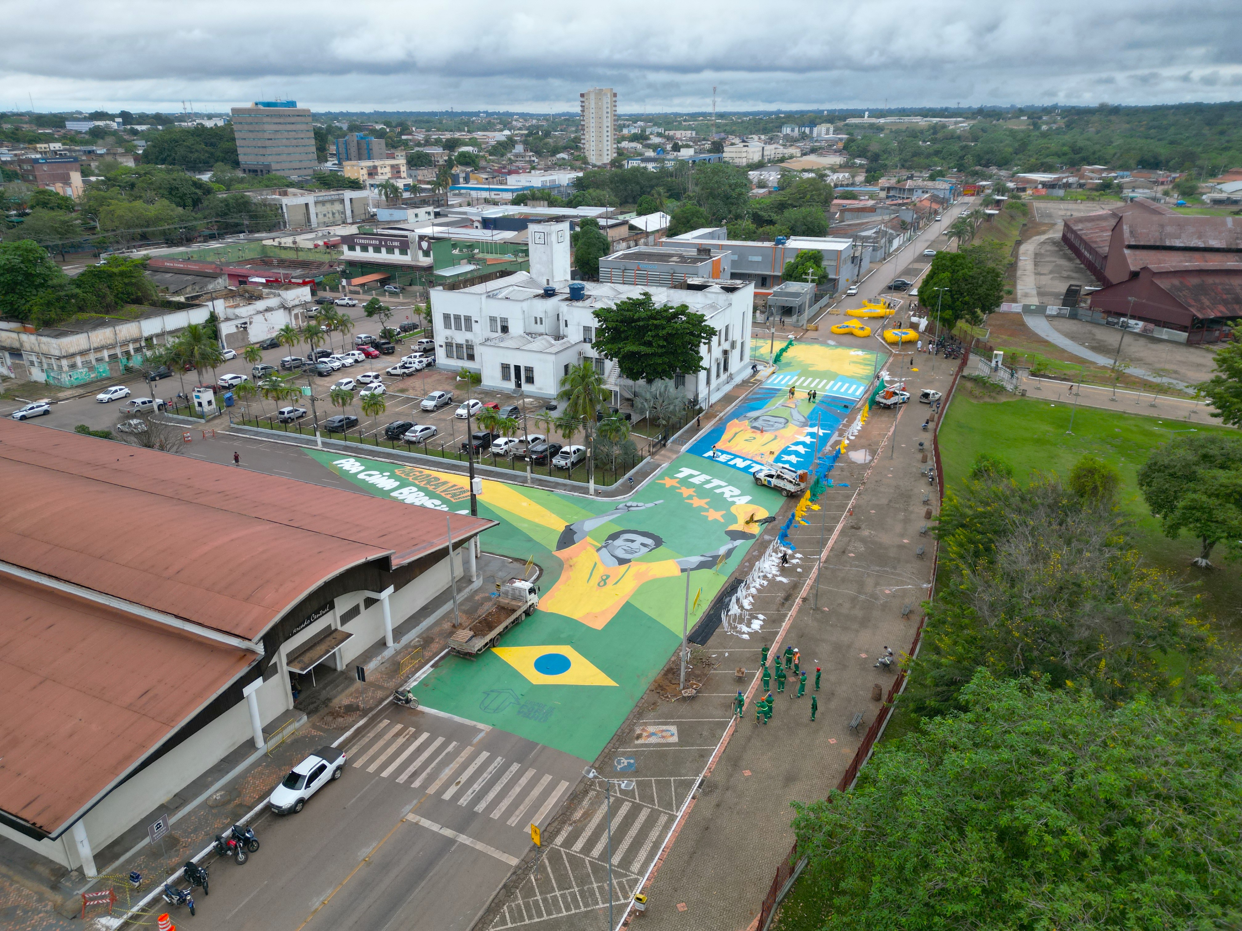 EMOÇÃO - Espírito da Copa do Mundo transforma o coração do comércio no centro da capital 