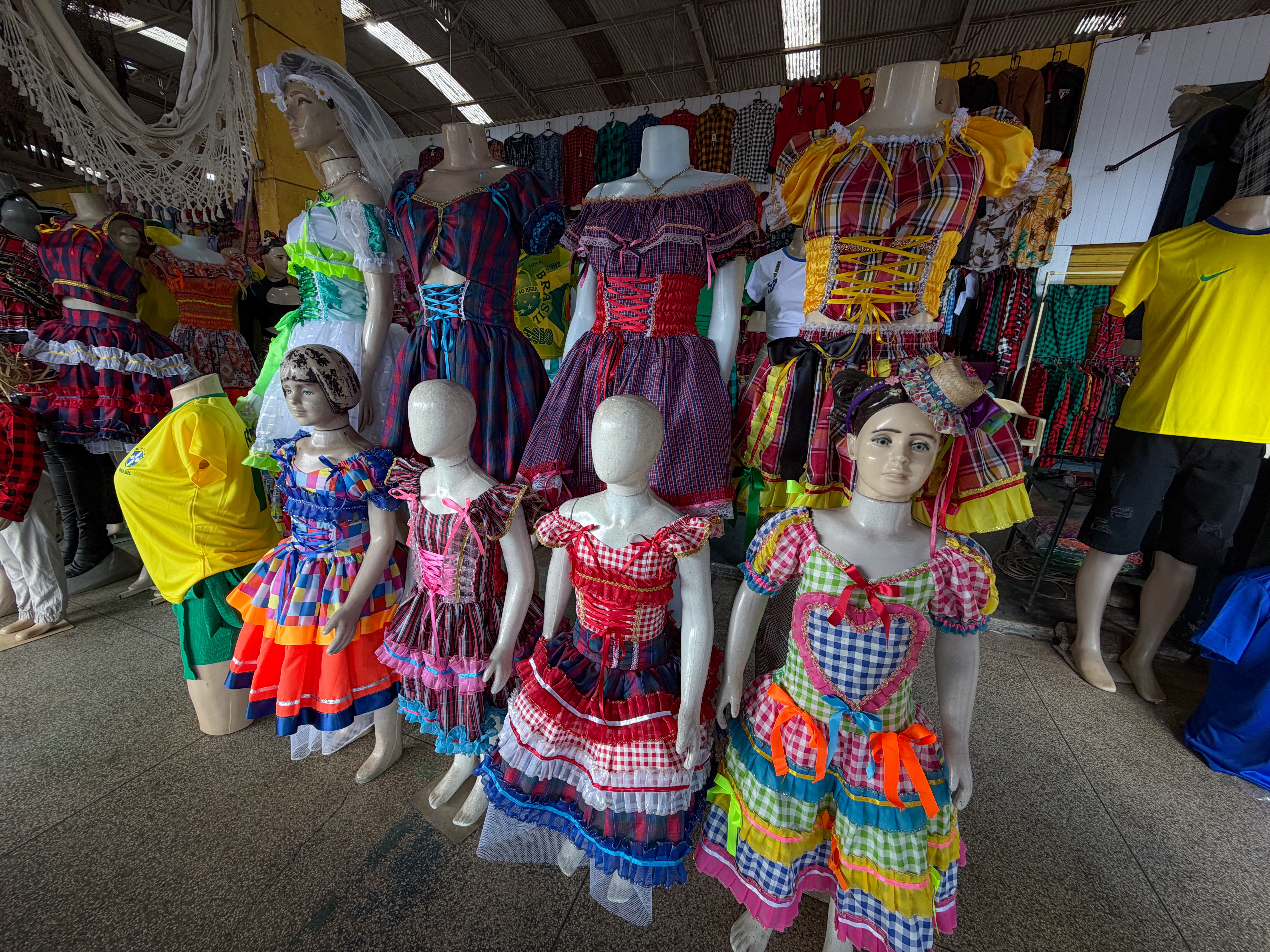 COMÉRCIO - Além da copa, chegada das festas juninas também aquecem comércio no centro de Porto Velho