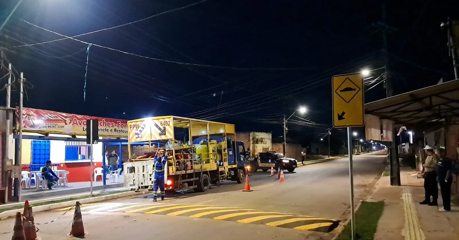 SINALIZAÇÃO - Prefeitura reforça segurança viária com instalação de lombadas na Rua Capão da Canoa 