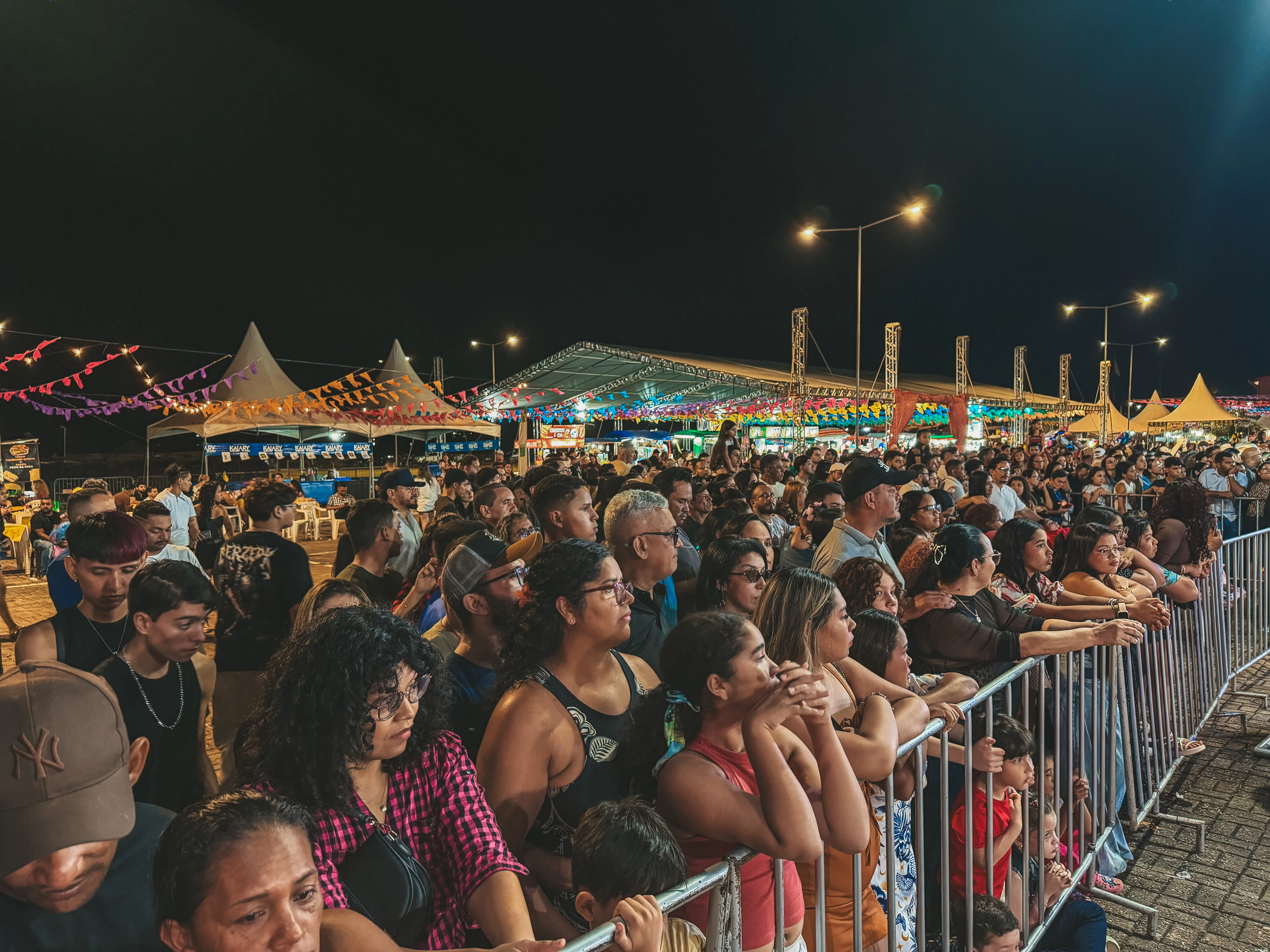 COMUNIDADE - Milhares de visitantes participam do penúltimo dia do Arraiá do Bera
