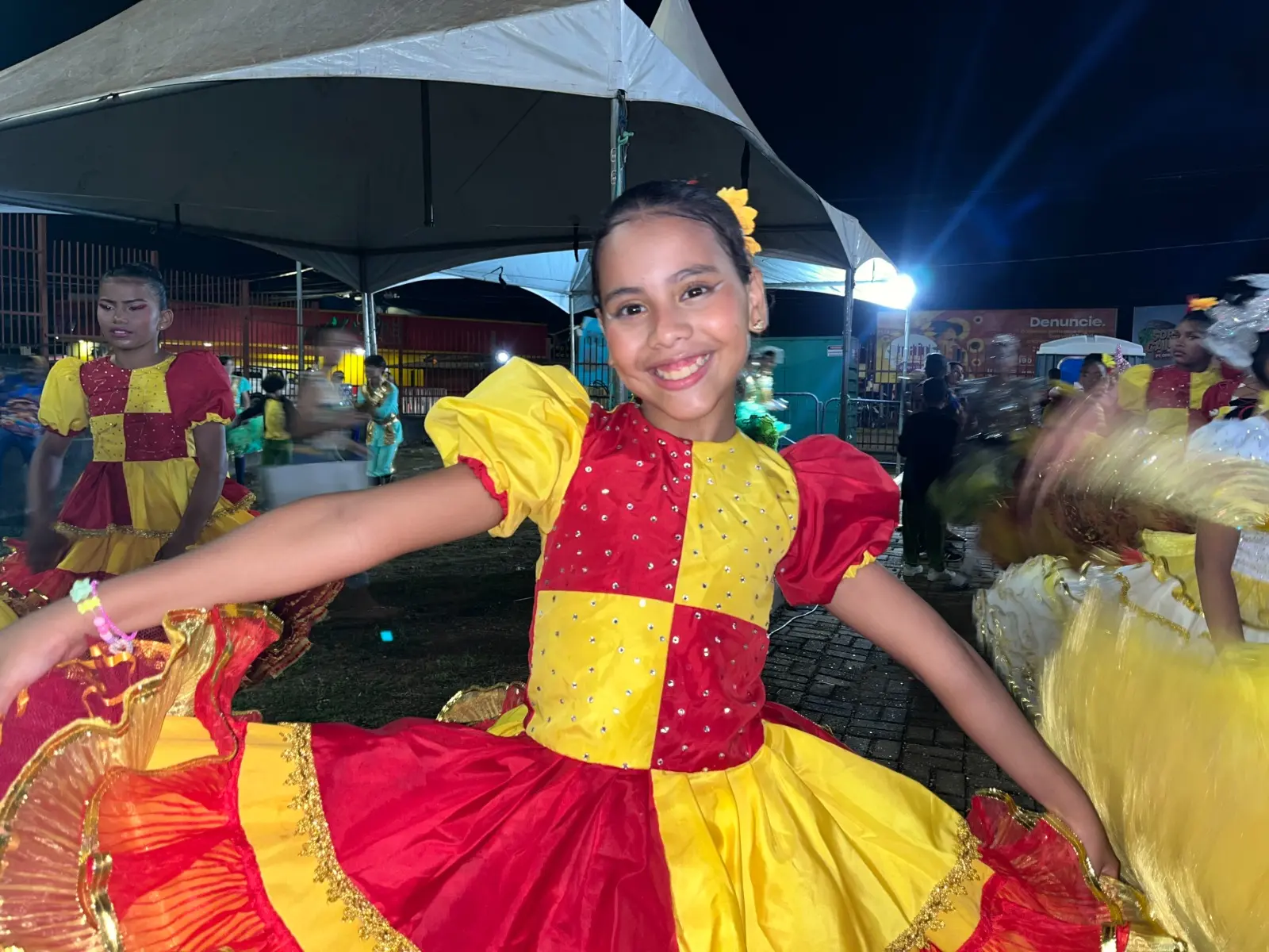 ARRAIAL - Quadrilhas mirins emocionam público preservando as tradições juninas