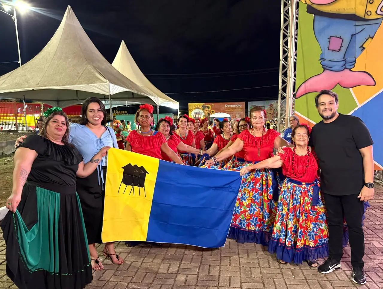 ASSISTÊNCIA SOCIAL - Grupo de Carimbó do CCI encanta público com apresentação no Arraiá do Bera