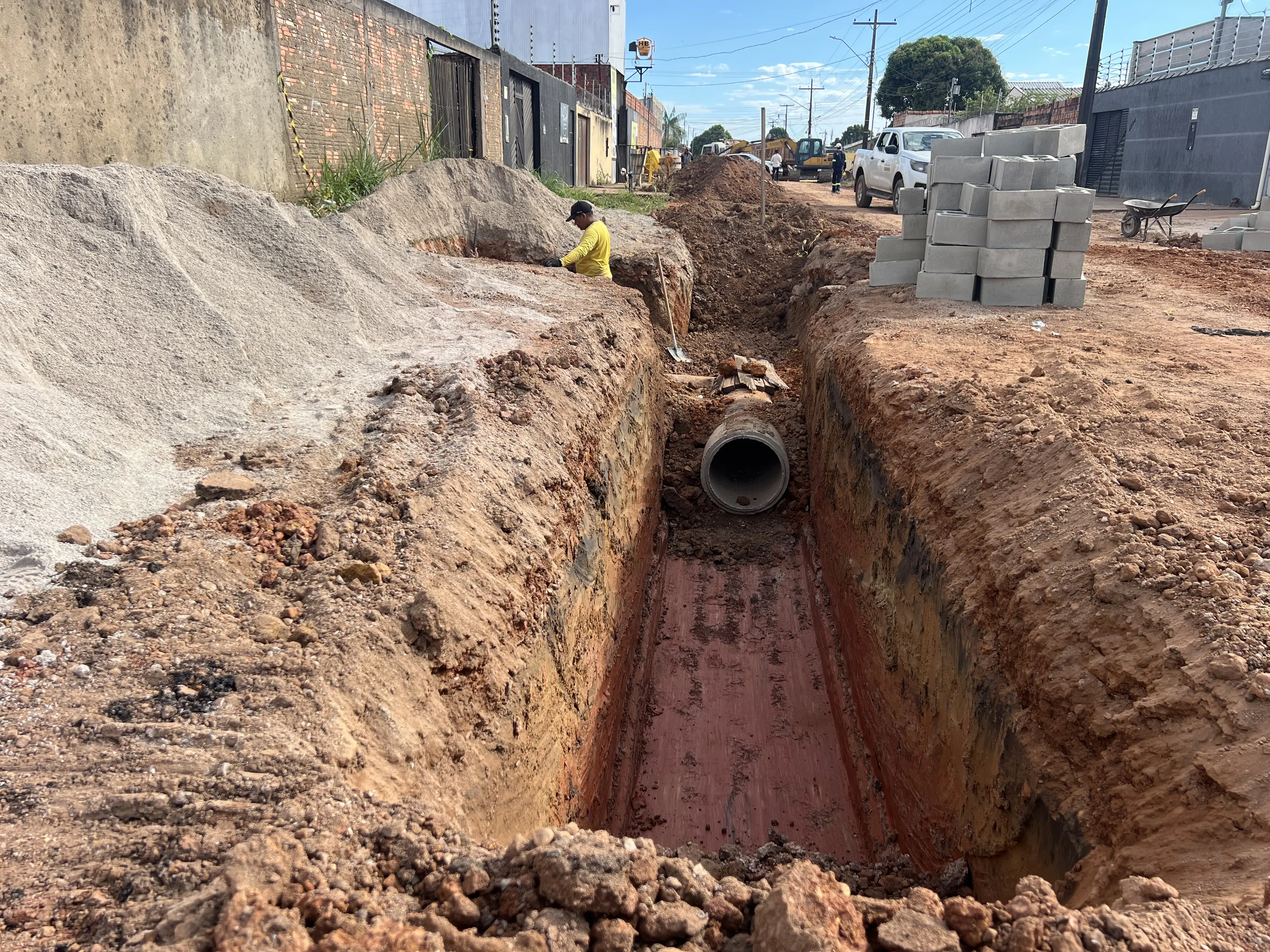COMBATE A ALAGAMENTOS - Prefeitura amplia sistema de drenagem na Rua Bandeirantes para reduzir alagamentos e erosão