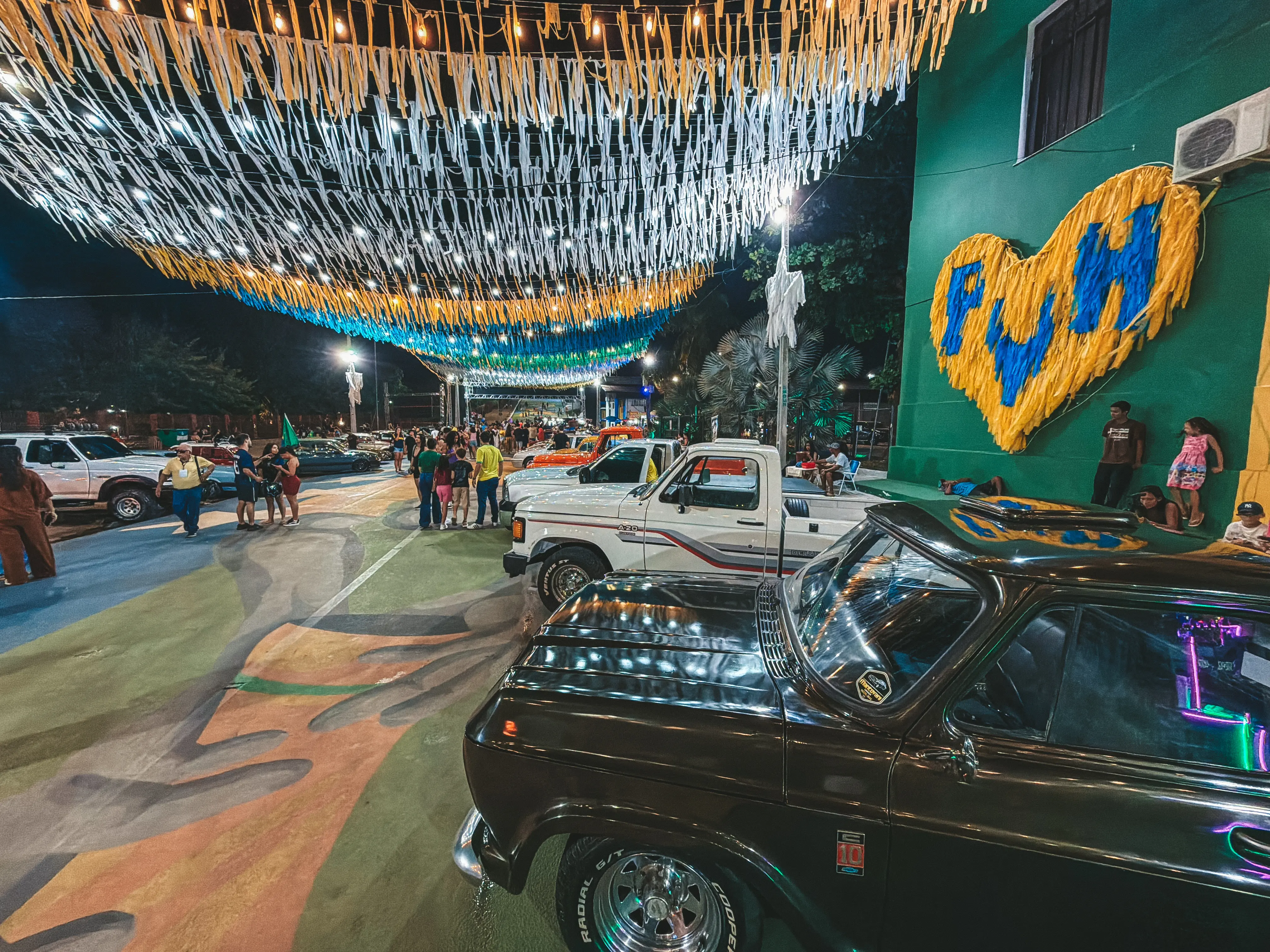 ESPAÇO PÚBLICO - População aprova Rua do Hexa e celebra noite de diversão no coração de Porto Velho