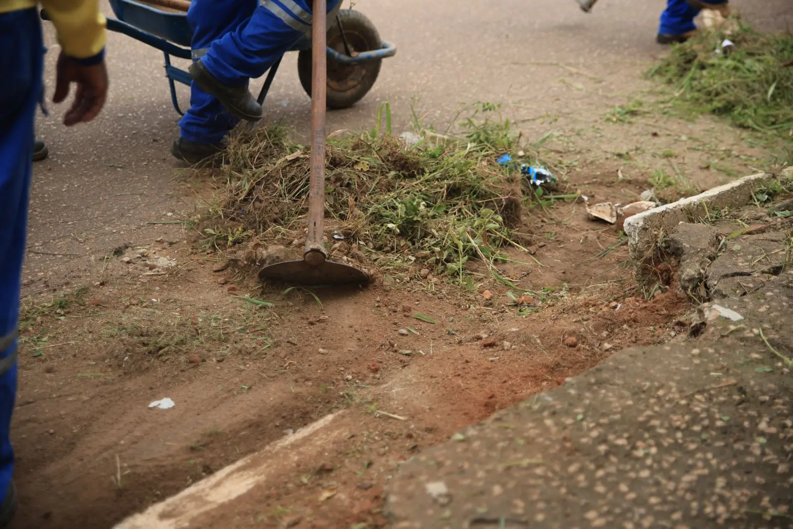 Ação retira cerca de 17 toneladas de resíduos no bairro JK