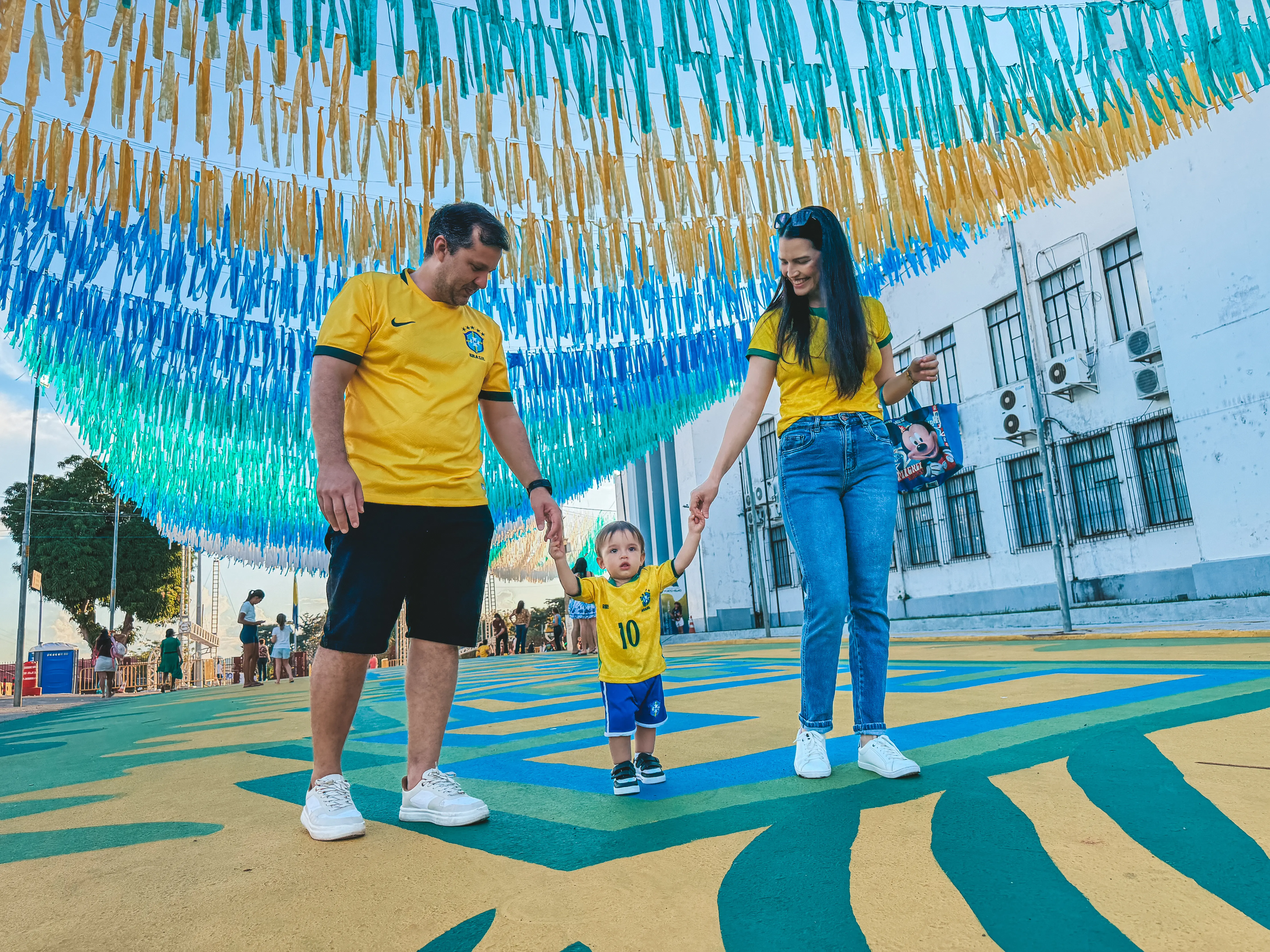 Dia dos Pais volta no tempo com brincadeiras antigas, carros clássicos e muita nostalgia neste domingo (09)
