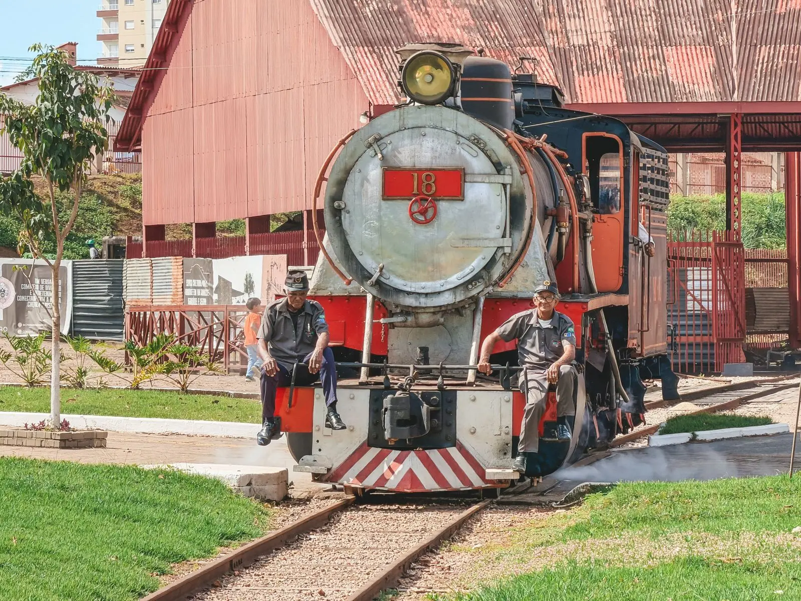 Locomotiva 18 e litorina passam por manutenção para programação do aniversário de Porto Velho