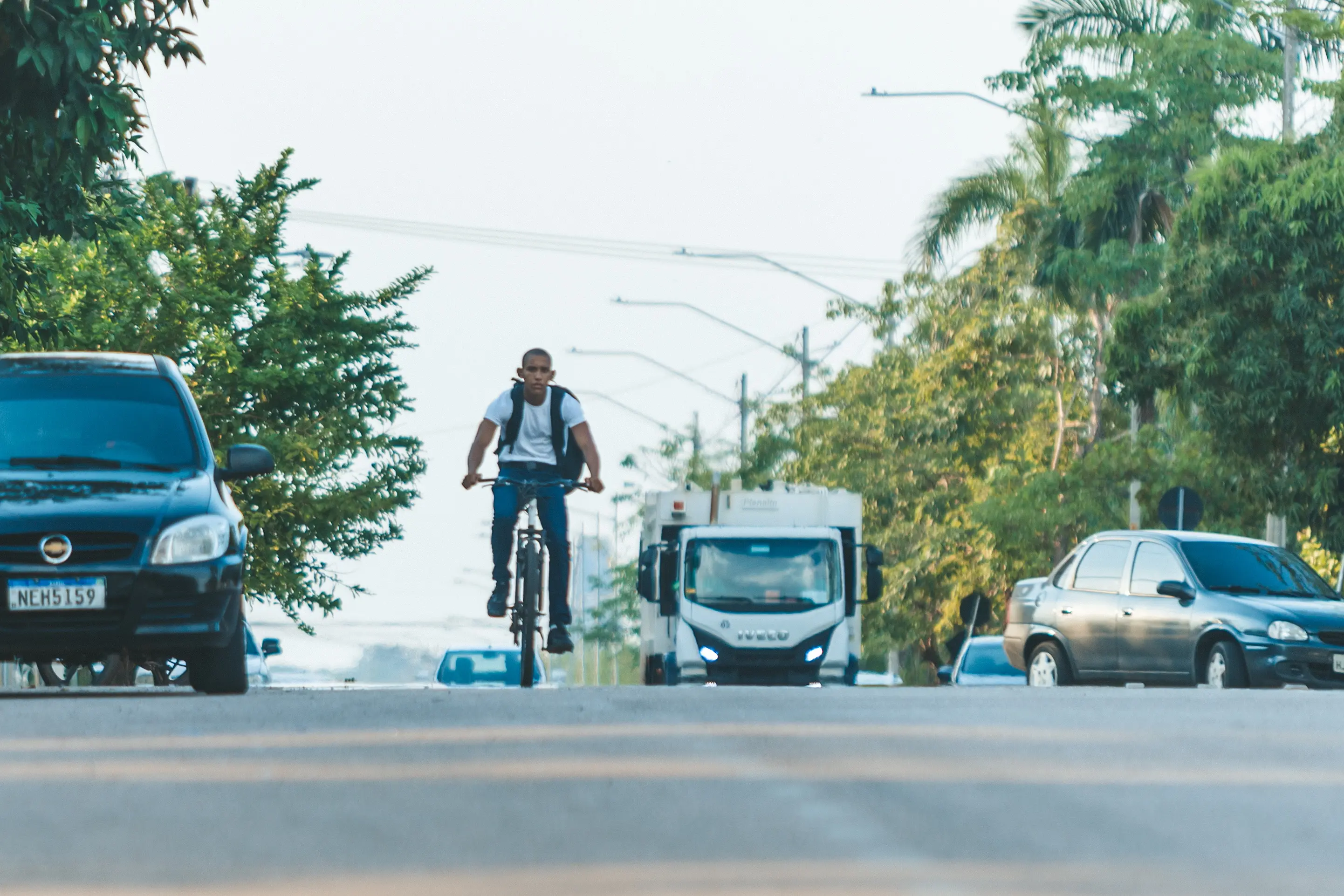 Pedalar com segurança exige atenção e respeito às regras de trânsito
