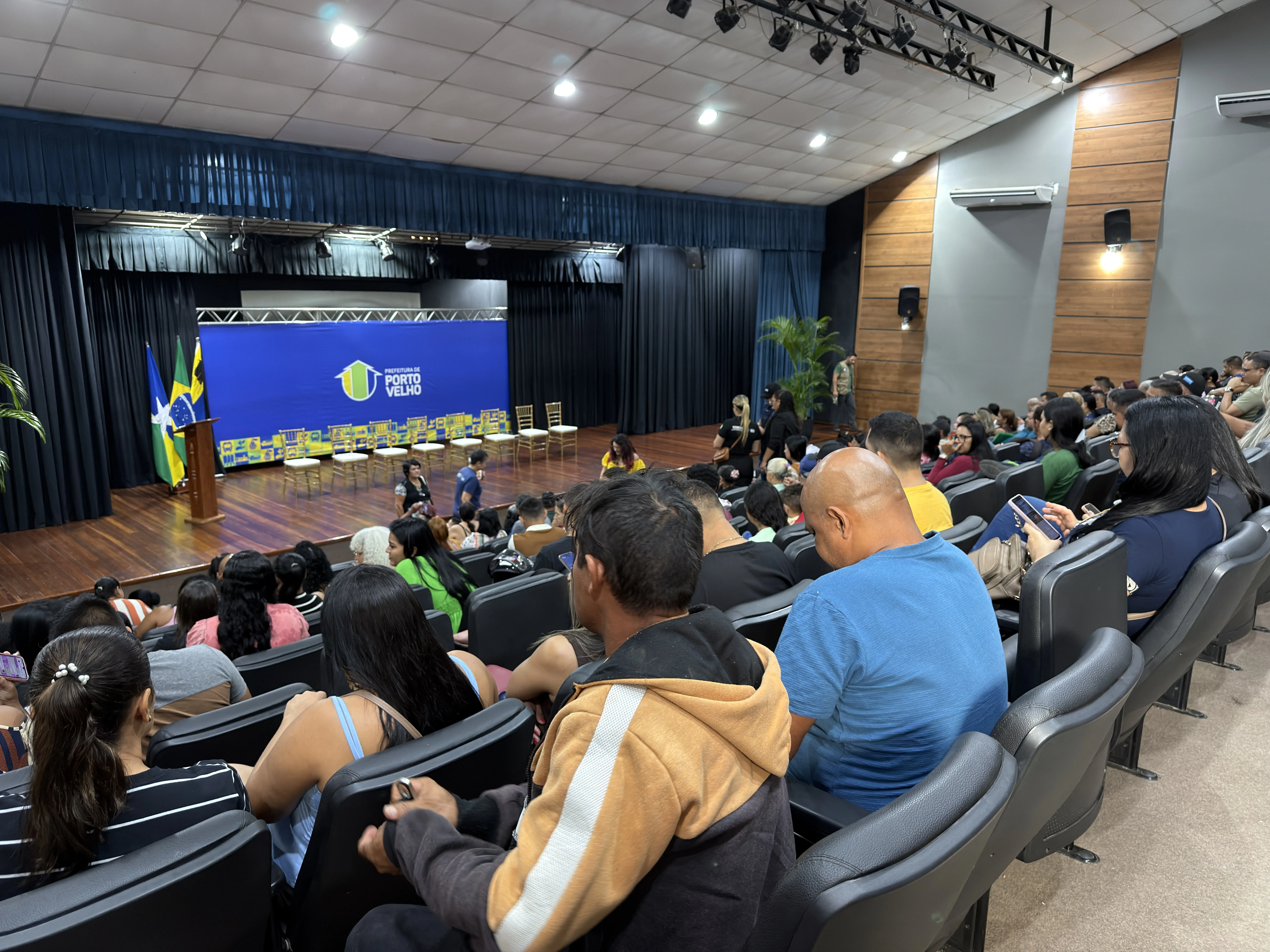Mais 420 títulos de propriedade são entregues à população