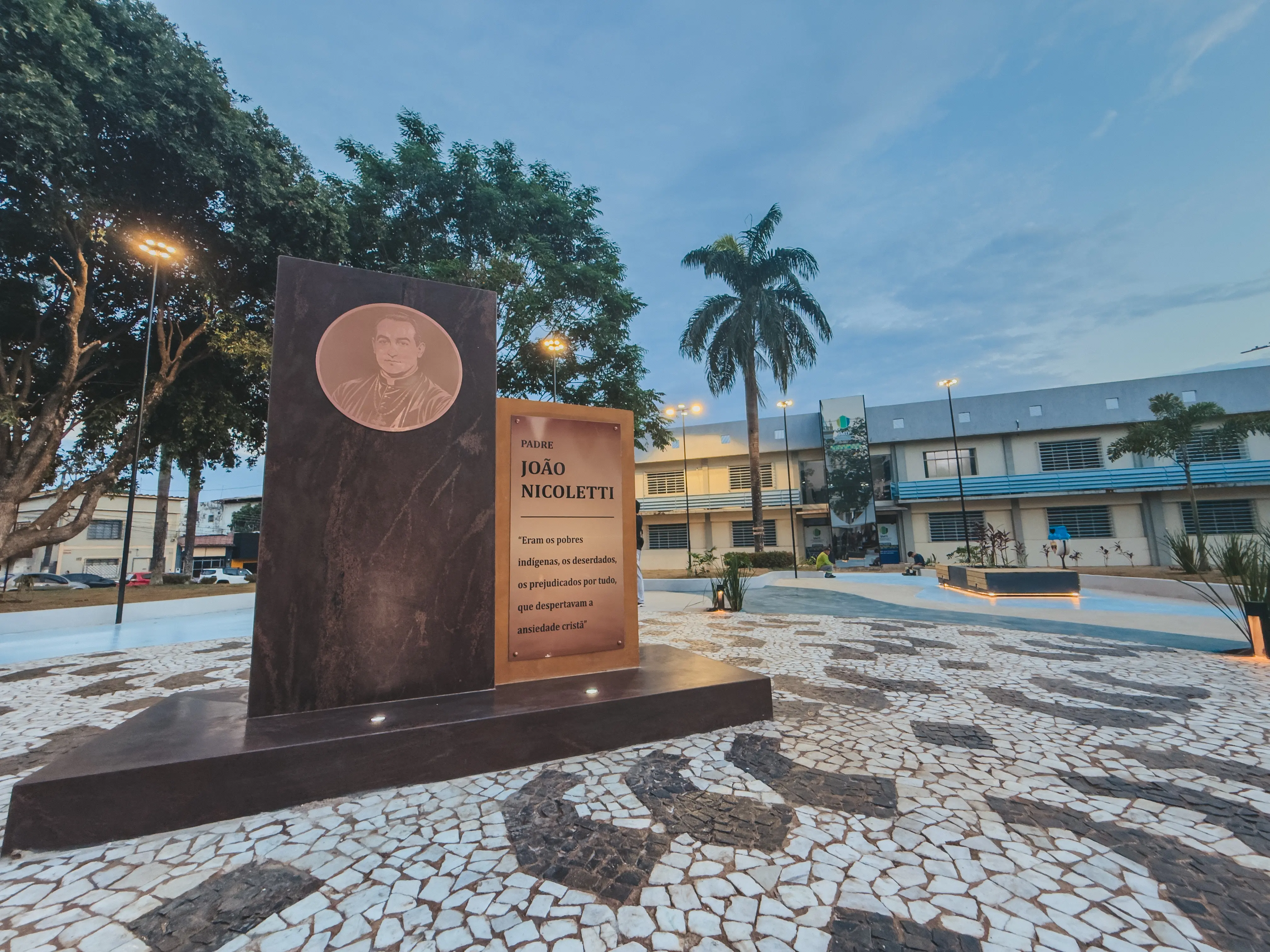 Praça João Nicoletti é entregue em solenidade com arcebispo de Porto Velho