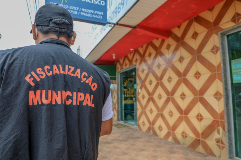 Prefeitura orienta comércios sobre regras de prevenção contra a Covid-19