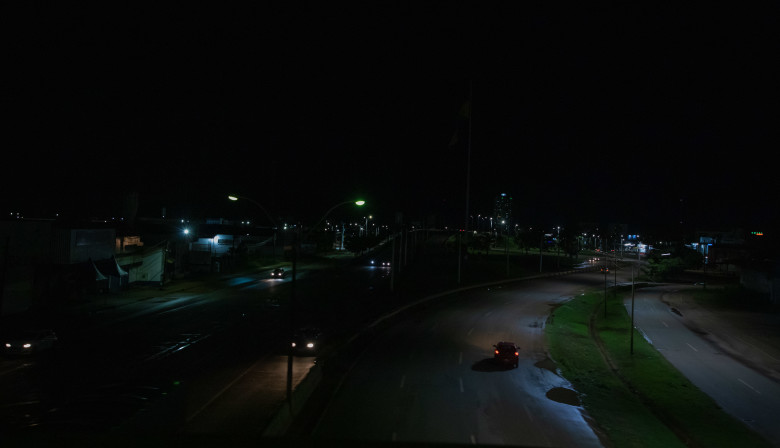 Prefeitura refaz sistema de iluminação do viaduto do Trevo do Roque danificado por criminosos