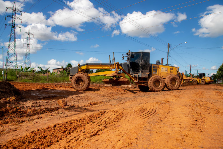 Prefeitura direciona trabalhos para drenagem profunda e limpeza de canal para evitar alagações