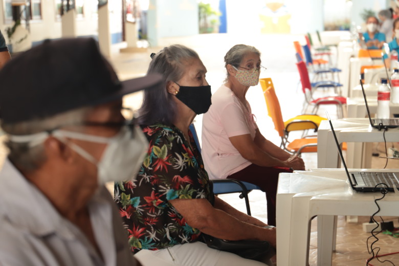Prefeitura inicia vacinação de idosos com mais de 60 anos