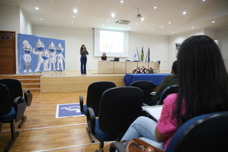 Prefeitura capacita profissionais de saúde para manter salas de vacinas integralmente