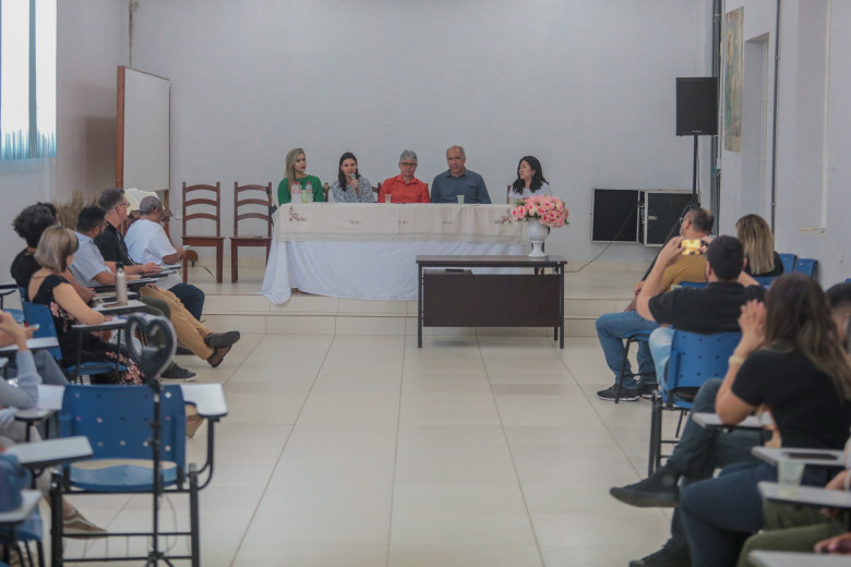 Capacitação prepara candidatos ao programa Apadrinhando uma História
