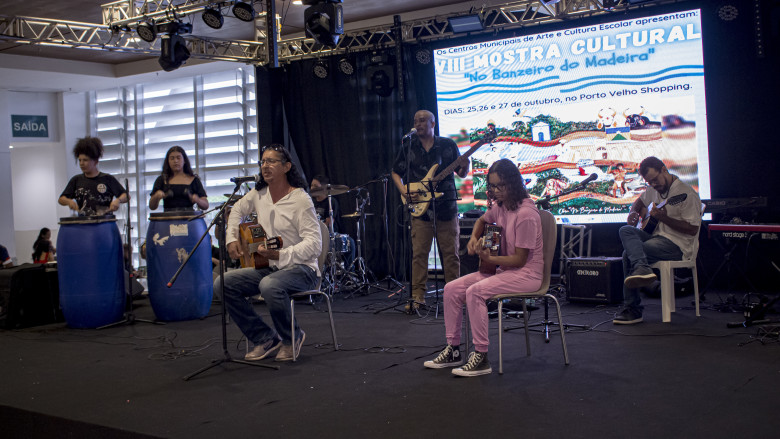 Instrutores e alunos esbanjam talento na abertura da VIII Mostra Cultural