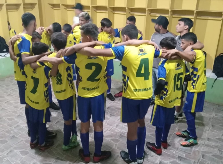 Atletas do Talentos do Futuro de Extrema participam de campeonato no Acre
