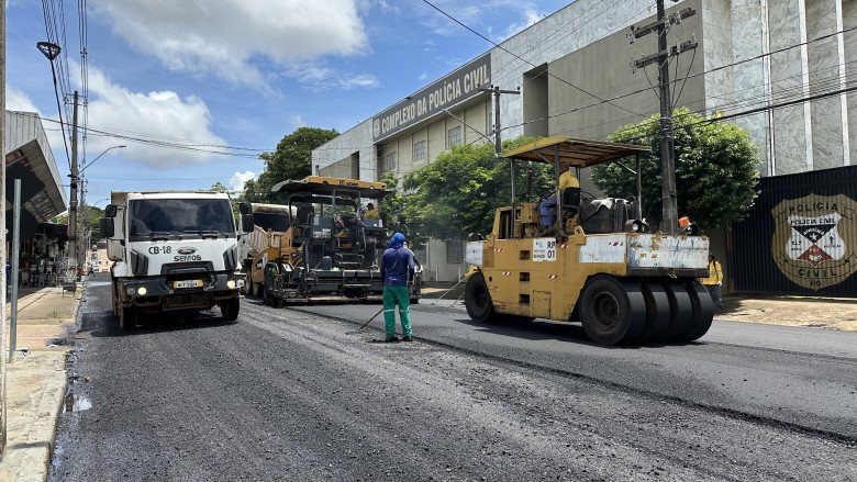 Prefeitura inicia recapeamento da avenida Rogério Weber