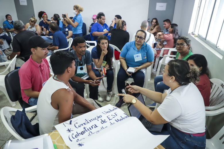Moradores e servidores participam da Pré-Conferência Municipal de Saúde na USF Hamilton Gondim