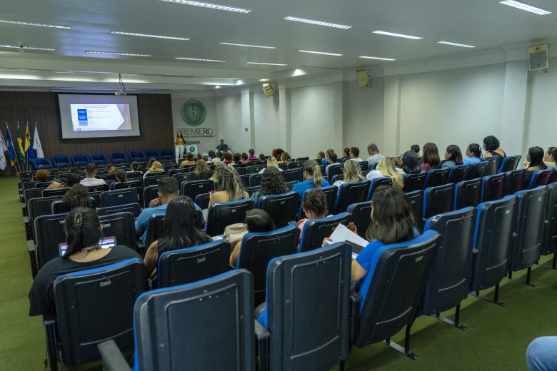 Servidores são capacitados sobre conduta diante de acidente com material biológico