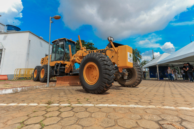 Prefeitura de Porto Velho recebe máquinas para promover melhorias nos distritos