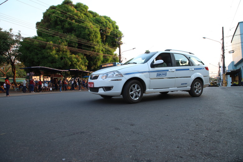 Prefeitura convoca taxistas com concessão nos distritos para regularização