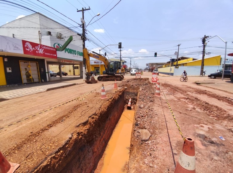 Rua Andreia com avenida Calama recebe serviço de drenagem