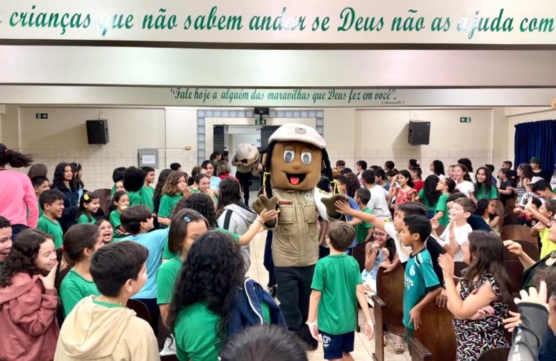 Prefeitura leva ações educativas de trânsito às ruas, escolas e empresas