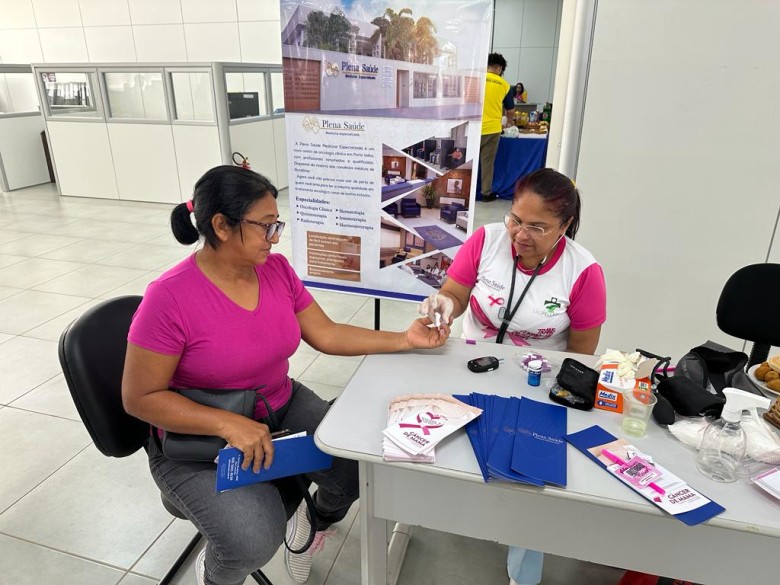 Servidores da Semes participam de roda de conversa em alusão à campanha Outubro Rosa