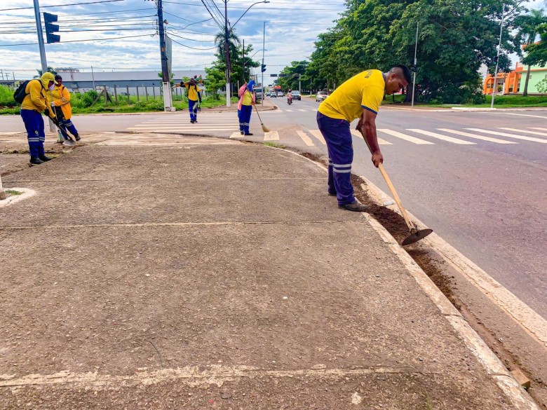 Serviço de limpeza é realizado diariamente em diversos pontos de Porto Velho