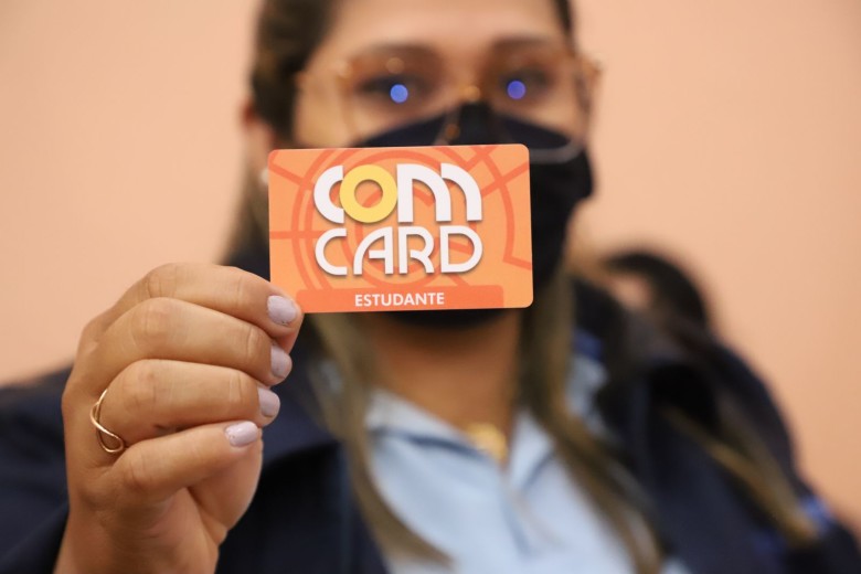Estudantes devem ficar atentos ao recadastramento do ComCard