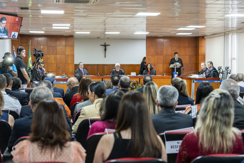 TRE empossa juíza como membro da corte eleitoral