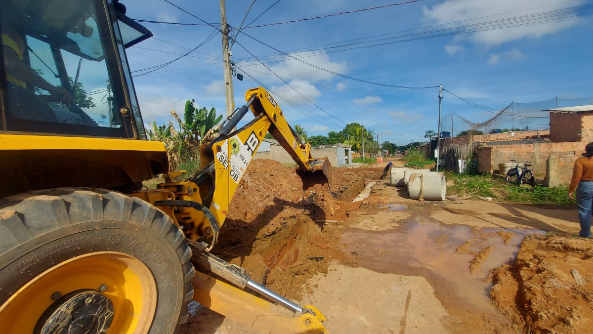 Prefeitura realiza obra de drenagem na rua Verônica, zona Leste de Porto Velho