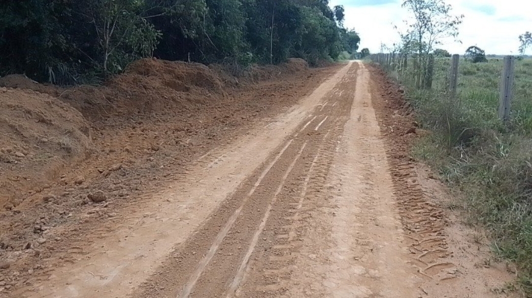 Dos serviços de patrolamento realizados, somam 34 quilômetros na estrada do Areia Branca e comunidade Terra Nossa
