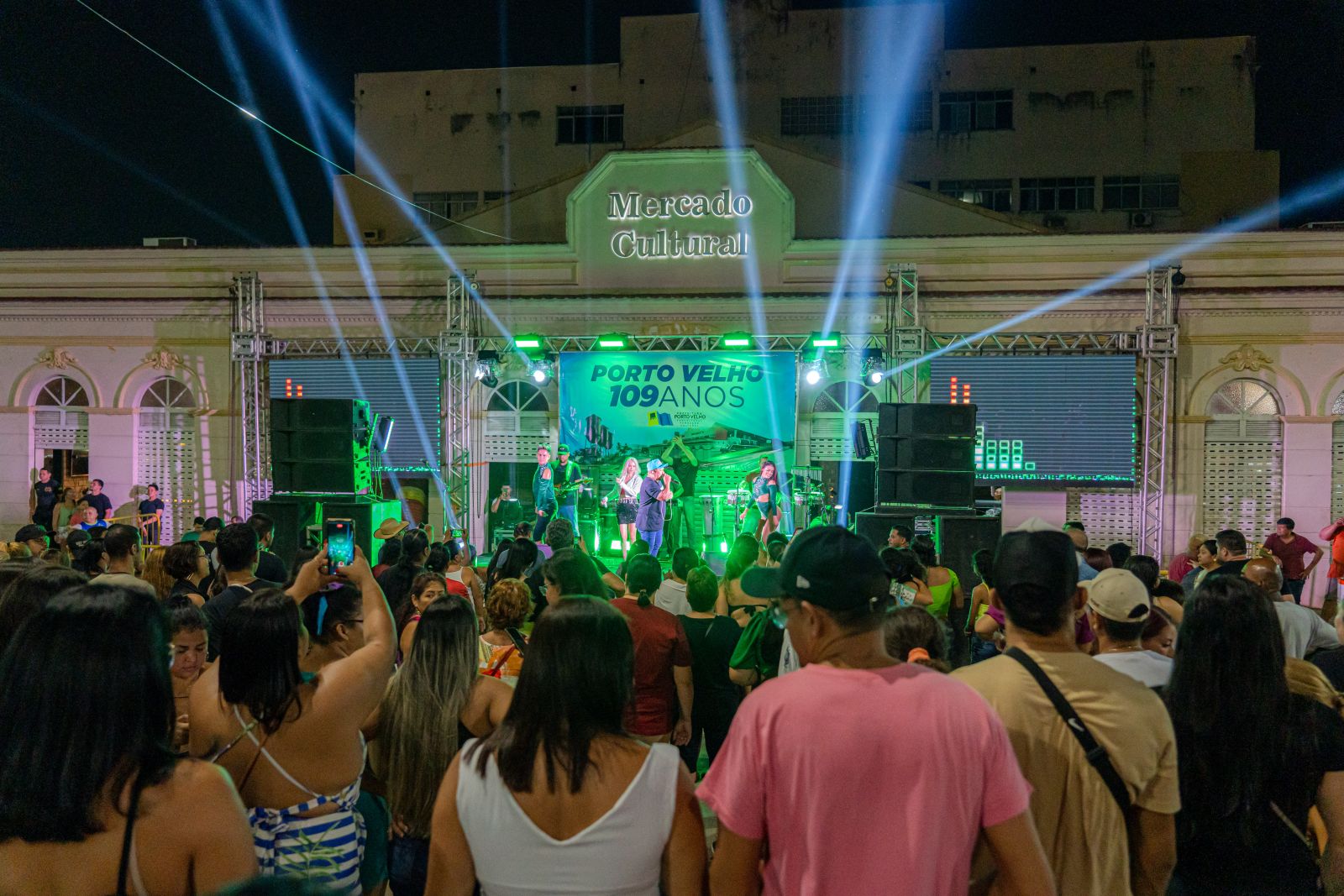 Festa reuniu diversos artistas locais, valorizando os talentos da terra
