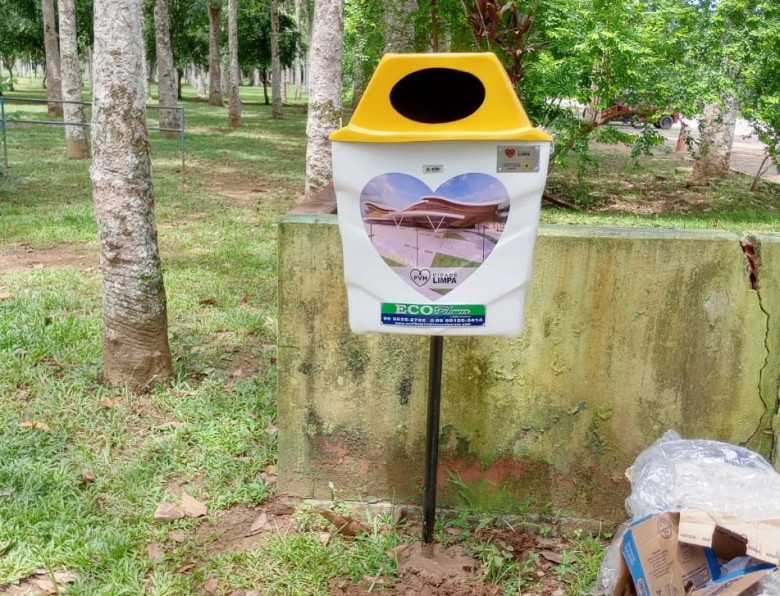 Foram instaladas 30 novas lixeiras em espaços públicos da capital