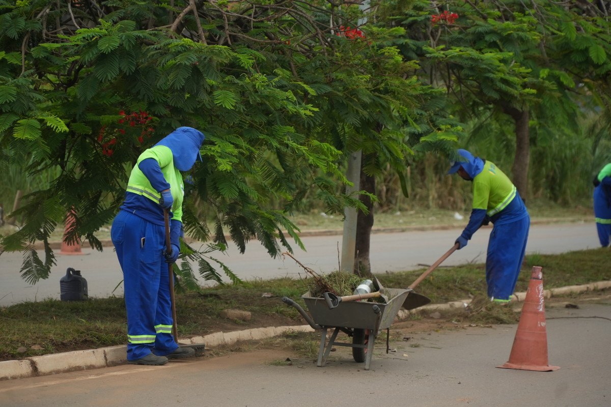 Programação de roçagem segue ativa e deve continuar alcançando novas áreas