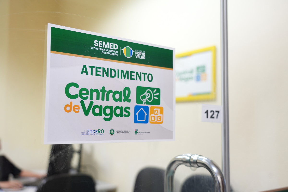Espaço já contabiliza 140 atendimentos às famílias que buscam vagas na educação infantil 