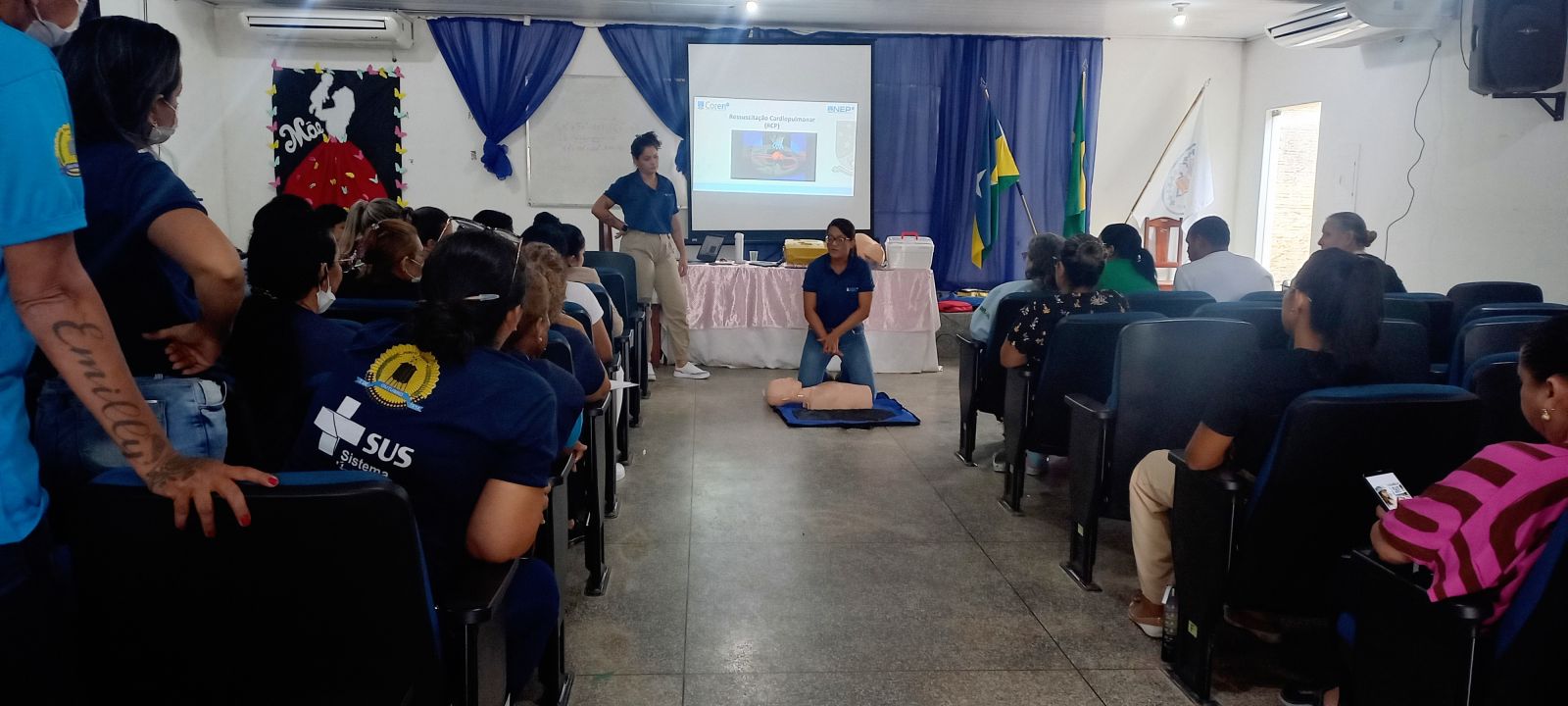 Foram abordadas técnicas de desobstrução de vias áreas do adulto, criança e bebê, entre outras