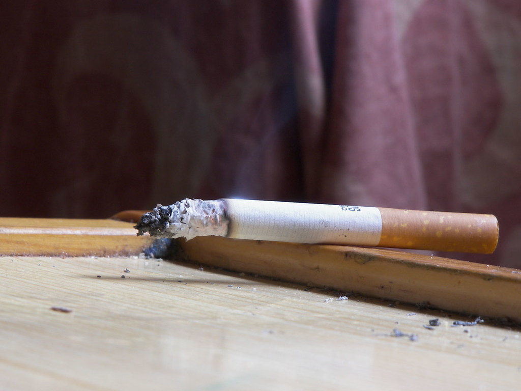 O tabagismo é reconhecido como uma doença epidêmica que causa dependência física, psicológica e comportamental