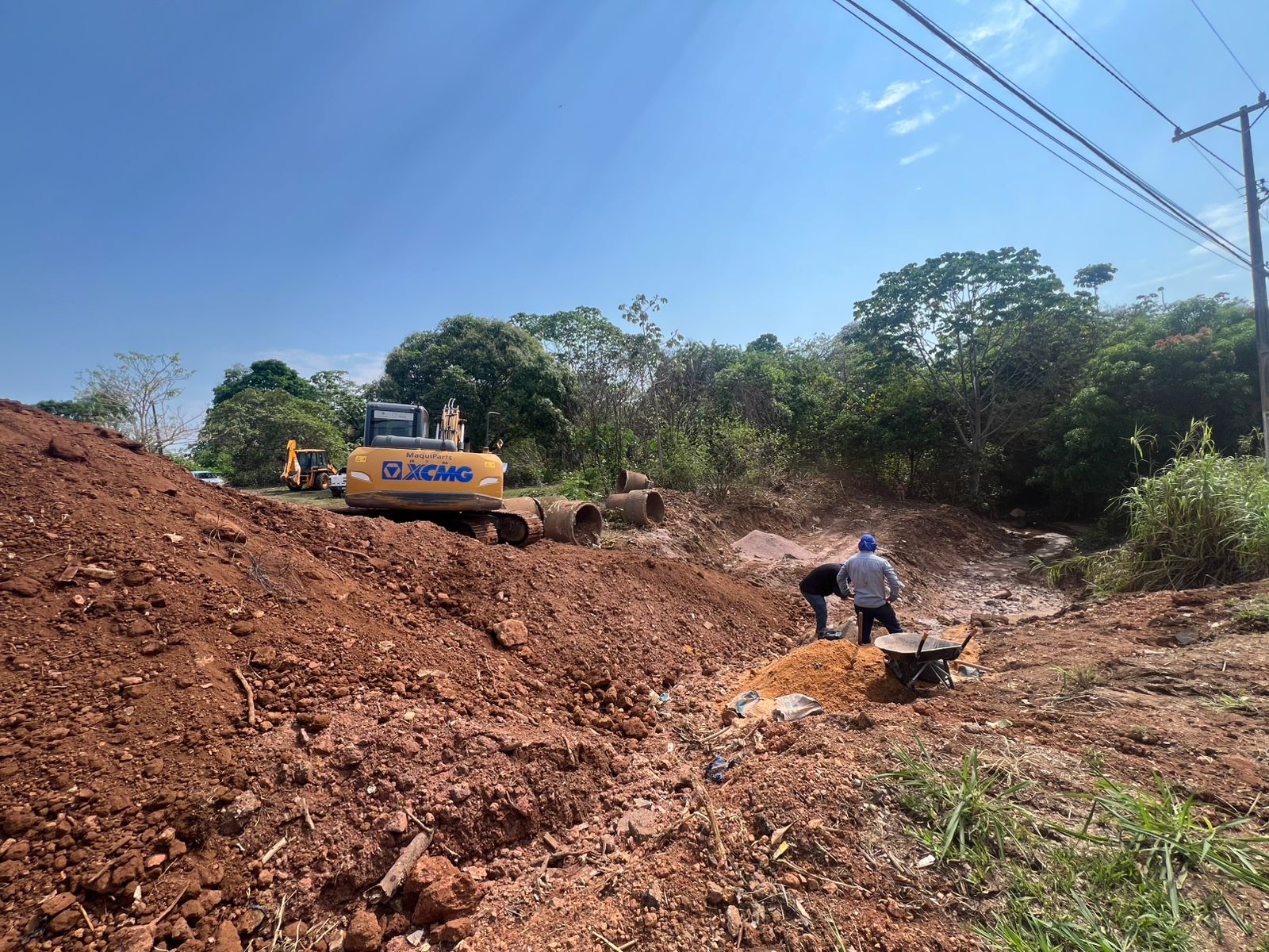 Estão sendo utilizadas 20 manilhas de 1,20 metro de diâmetro