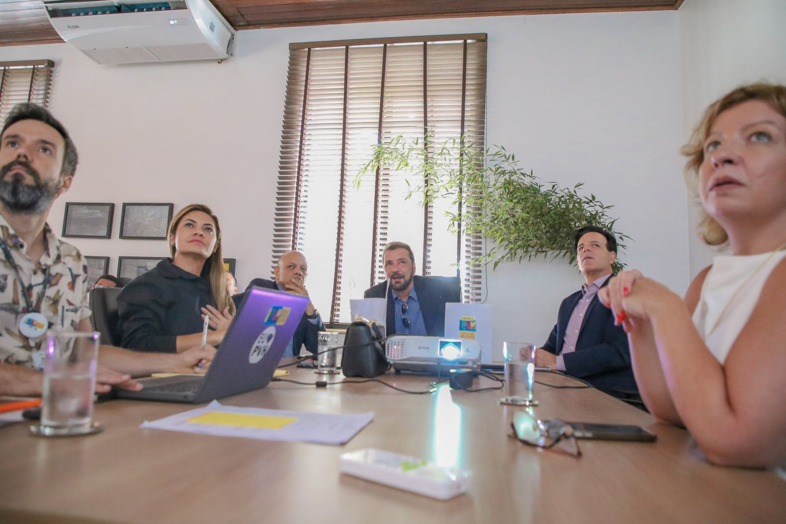 Itens da reforma, prazos e estrutura foram apresentados durante a reunião