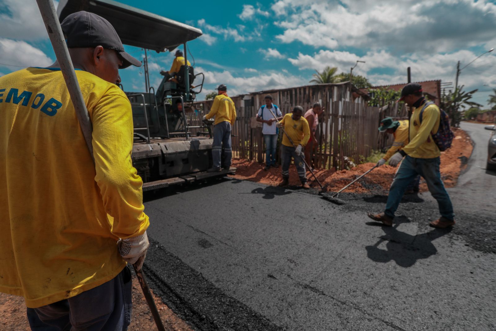 Seis quilômetros de via receberão asfaltamento 