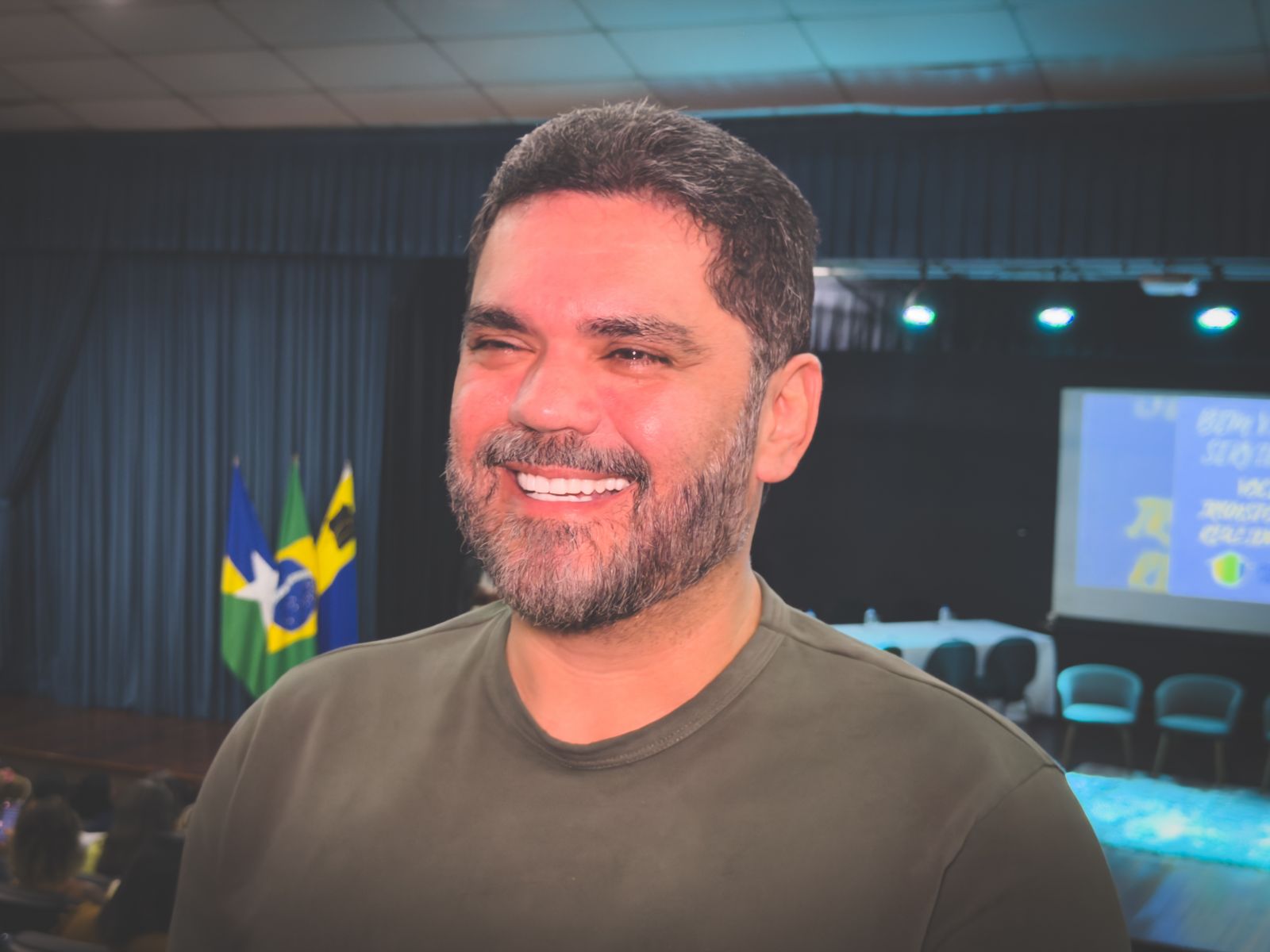 Alexandre Fernandes, se emociona ao falar sobre mais uma oportunidade que conquistou através de estudp