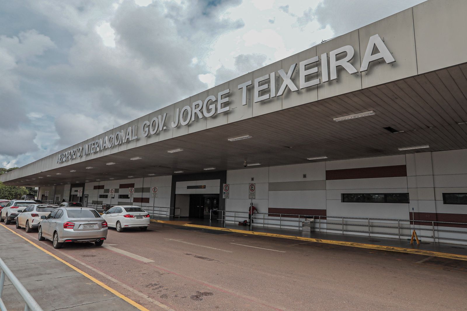 No entendimento do Município a prática de cancelamento de voos é considerada abusiva