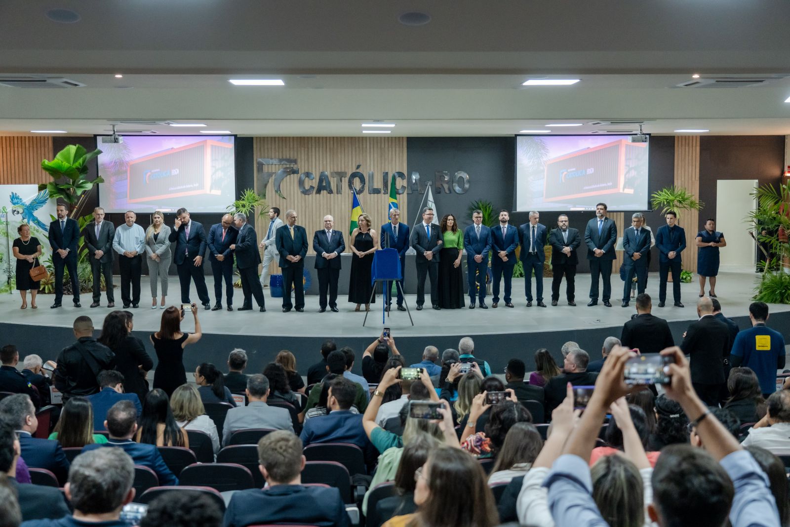 No mesmo evento, foi outorgado o título de Doutor Honoris Causa ao ministro do Supremo Tribunal Federal (STF), Edson Fachin