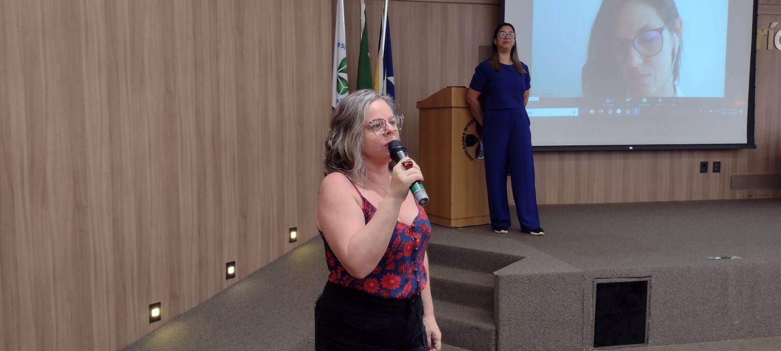 Angelita Mendes pontua que o aperfeiçoamento profissional das equipes de saúde acontece de forma contínua