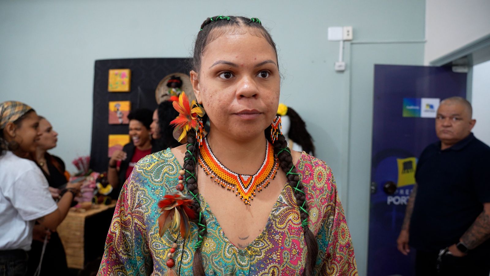 Para a Ane Cleyane, a profissão das trancistas nasce da identidade negra e hoje é exercida por mulheres de várias etnias